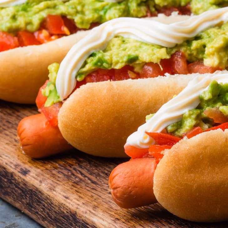 Celebra el Día Internacional del Hot Dog este 24 de abril: Descubre ofertas irresistibles en Doggis y Juan Maestro
