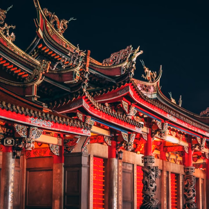China planea aumentar reservas de materias primas como el cobre y el petróleo