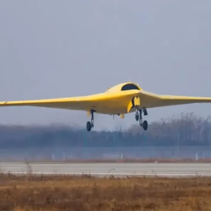 China realiza con éxito el primer vuelo del dron furtivo CH-7