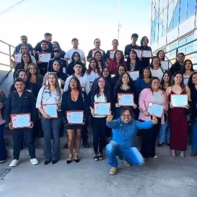 Codelco capacitó a 40 vecinas de El Salvador en curso de manejo Clase B