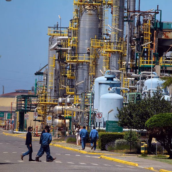 Comisión de Minería del Senado enviará oficio a Contraloría para esclarecer las razones de la alerta por desabastecimiento de Enap