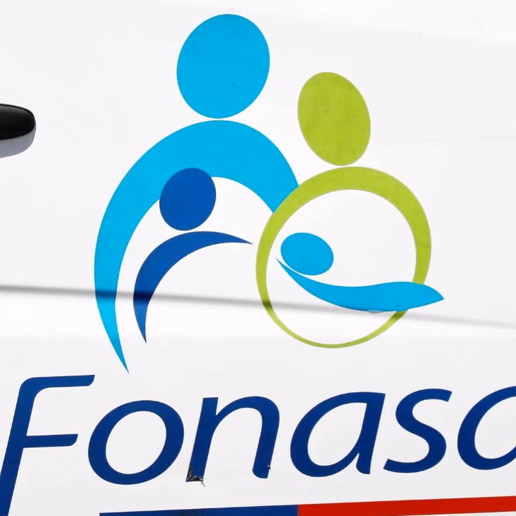 Contraloría instruye sumario en Fonasa por licencias fraudulentas y cobros irregulares de multas
