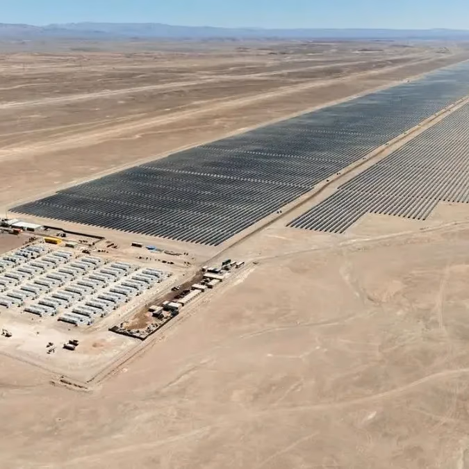 Crisis energética impulsa récord global en energía solar y almacenamiento con baterías