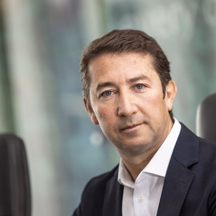 Cristian Fadic Asume como Vicepresidente de Minería en Finning Sudamérica: Un Impulso Estratégico para el Gigante de Caterpillar