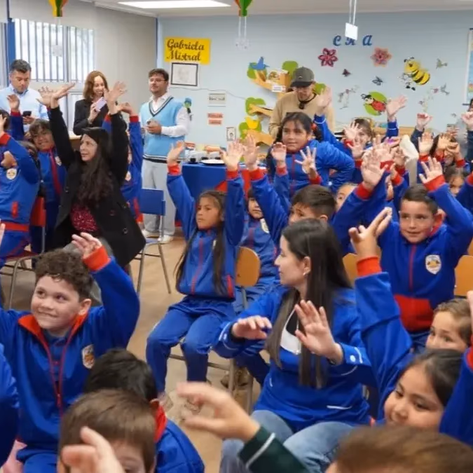 Cuentos educativos sobre minería llegan a más de 100 colegios en Chile