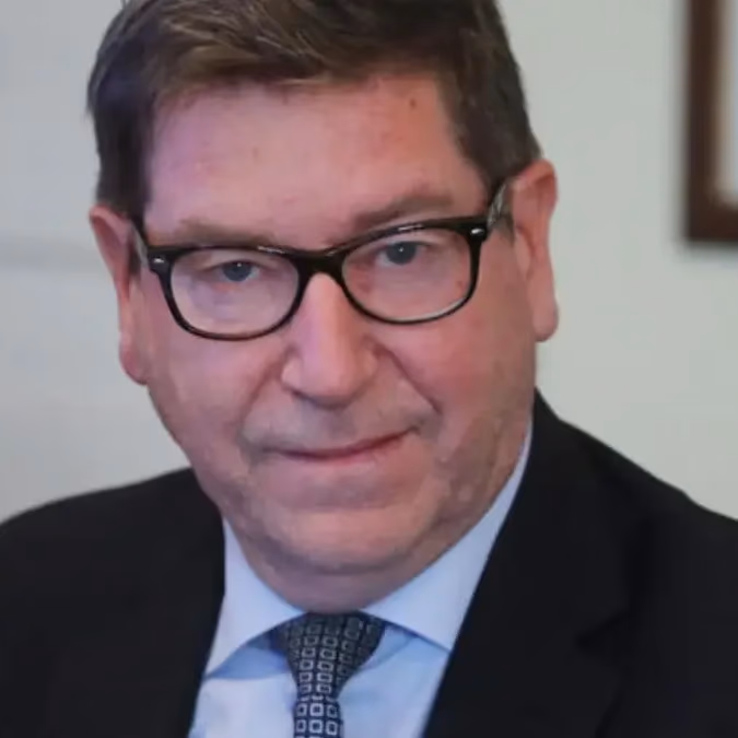 Daniel Mas asume Economía y Minería con sello empresarial