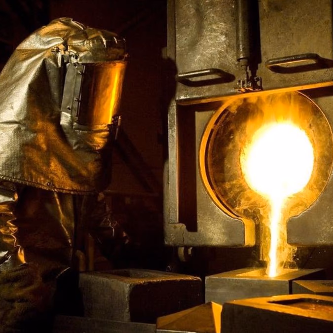 Desafíos para mineras de oro: caída en acciones y costos impactan industria
