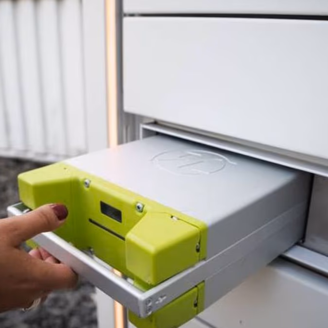 Desarrollan batería de sal marina que tiene cuatro veces más capacidad que la de litio, un hito para la energía renovable