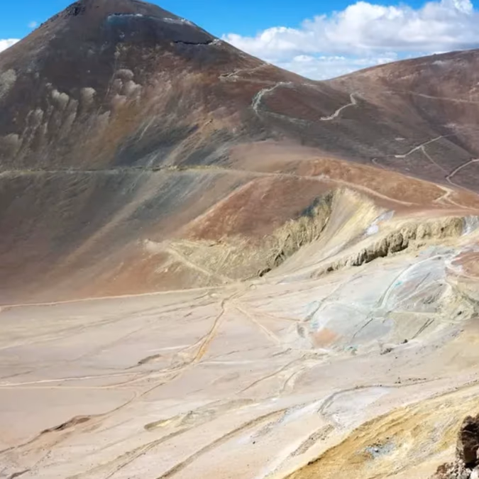Descubren enorme yacimiento de cobre, oro y plata en Filo del Sol.