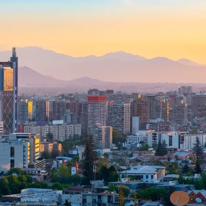 Desempleo en Chile fue de 8,3% y la informalidad subió a 26,5% en el trimestre diciembre-febrero