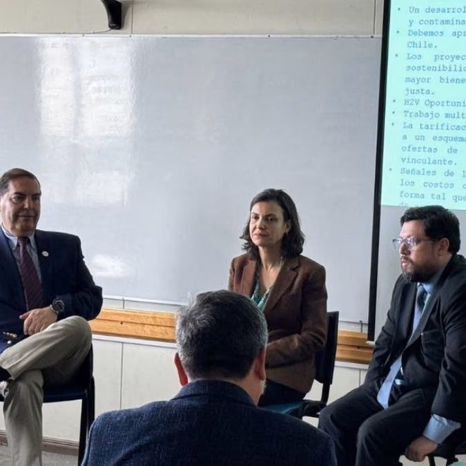 Dictan charla sobre los avances y desafíos de la transición energética en Chile y Magallanes