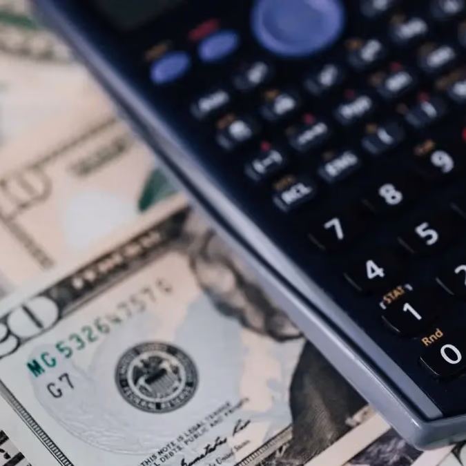 Dólar abre estable con DXY en 97,9 y cobre cerca de US$5,93: qué cambió tras el fallo sobre aranceles de Trump