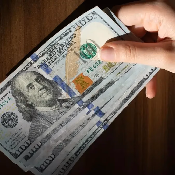 Dólar cae $5,5 y cierra en $861,5: el salto del cobre a US$5,98 que empujó al peso chileno