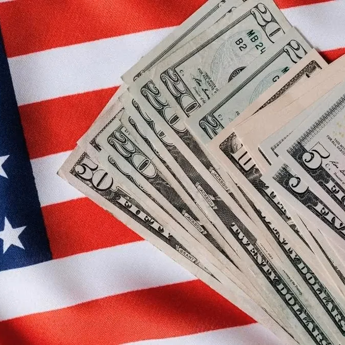 Dólar en Chile abre en $864,8 con leve baja: mercado espera PIB y PCE de EE.UU. mientras sube la tensión con Irán