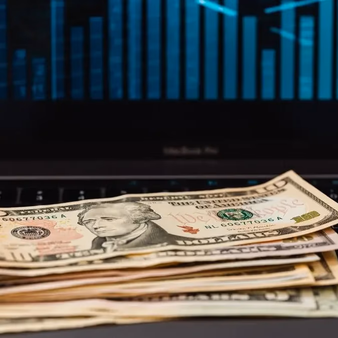 Dólar parte en torno a $867 en Chile tras fallo de la Corte Suprema de EE.UU. sobre aranceles y nueva respuesta de Trump