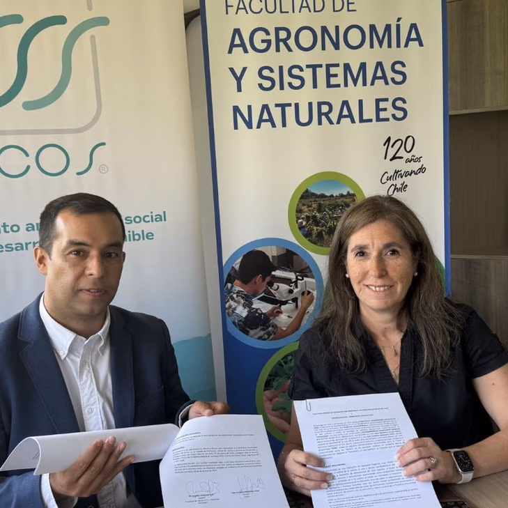 ECOS Chile y Universidad Católica firman convenio para impulsar investigación y formación en sostenibilidad ambiental
