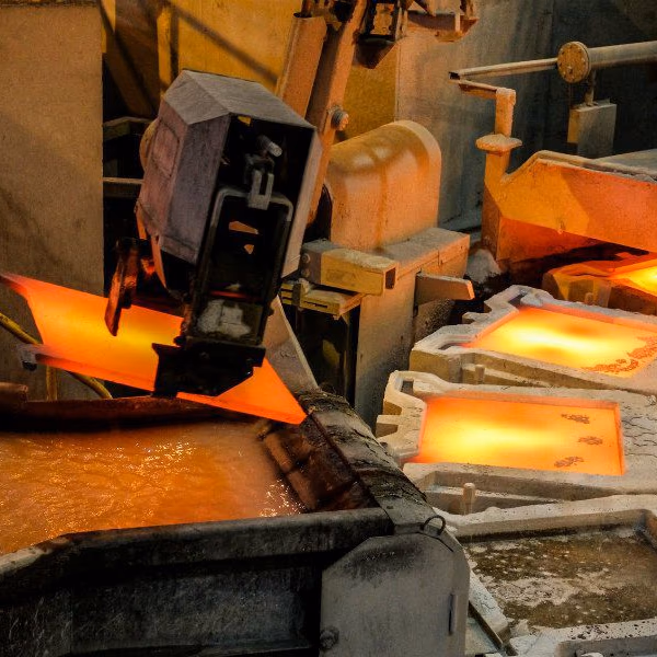El alza del metal empuja al alza acciones de mineras que operan en Chile