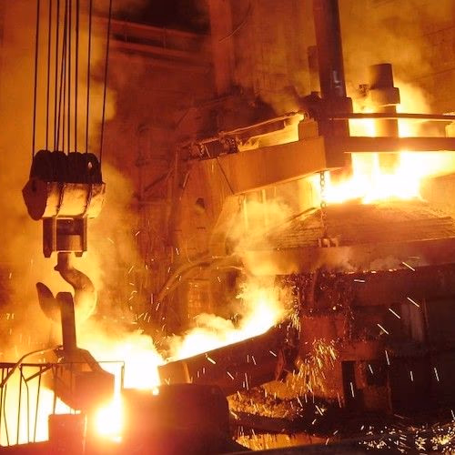 El precio del mineral de hierro cae mientras la crisis inmobiliaria amenaza con arrastrar a la industria del acero