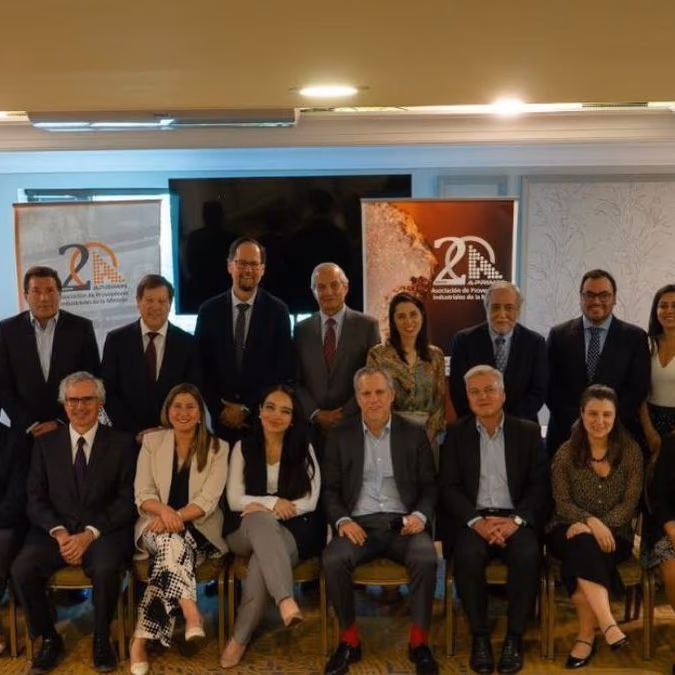 Empresas mineras en Chile unifican evaluaciones de salud para mejorar eficiencia.