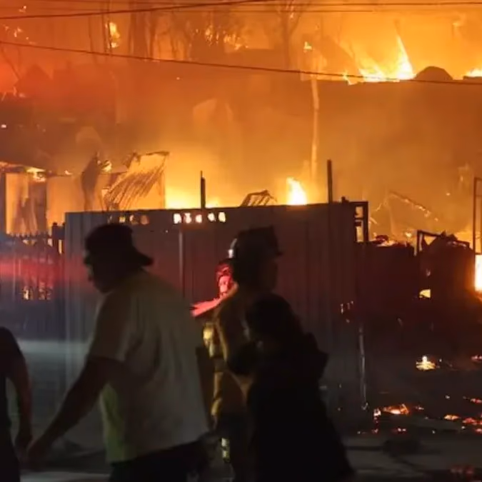 Estado de catástrofe en Biobío: incendios forestales devastan Penco y Concepción y obligan a masivas evacuaciones