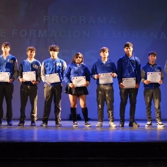 Estudiantes del Liceo Manuel de Salas se certifican en programa de minería