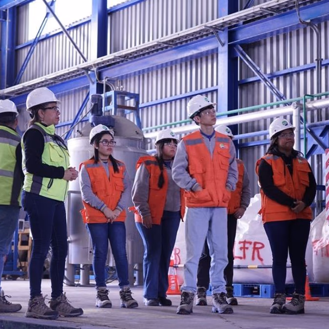 Estudiantes visitan faena de SQM y planta solar de ENGIE para aprender sobre energías limpias