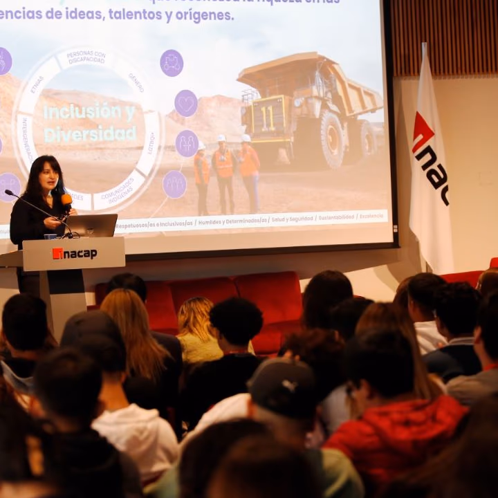 Exitoso seminario conmemora el Día Internacional de la Mujer en minería en Iquique