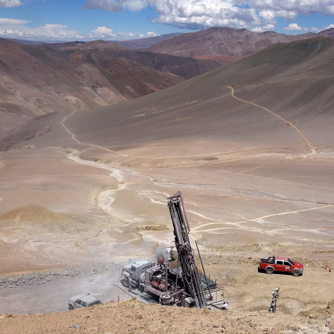 Exploración en Filo Del Sol: Descubren potencial mineral en Chile y Argentina