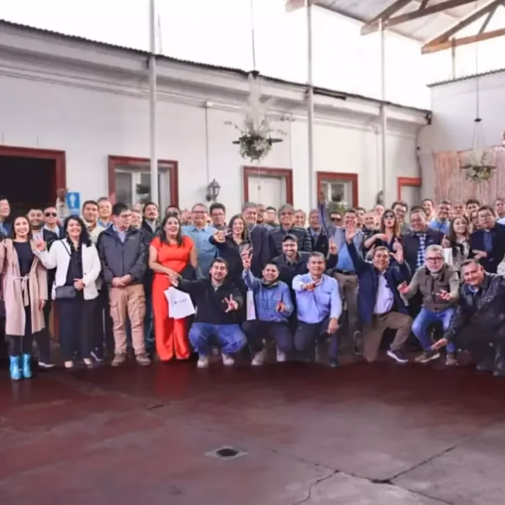 Faena Taltal premia la trayectoria de sus supervisores mineros con emotivo encuentro