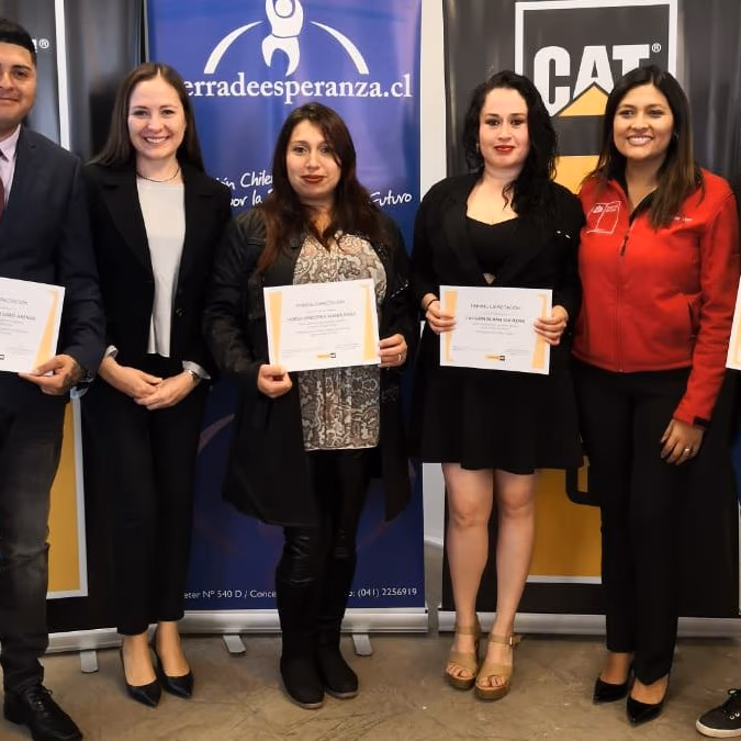 Finning Chile y Fundación Tierra de Esperanza continúan abriendo caminos