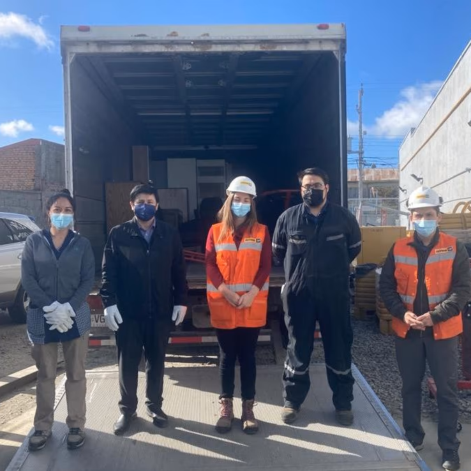 Finning contribuye al equipamiento mobiliario de Instituto en Punta Arenas