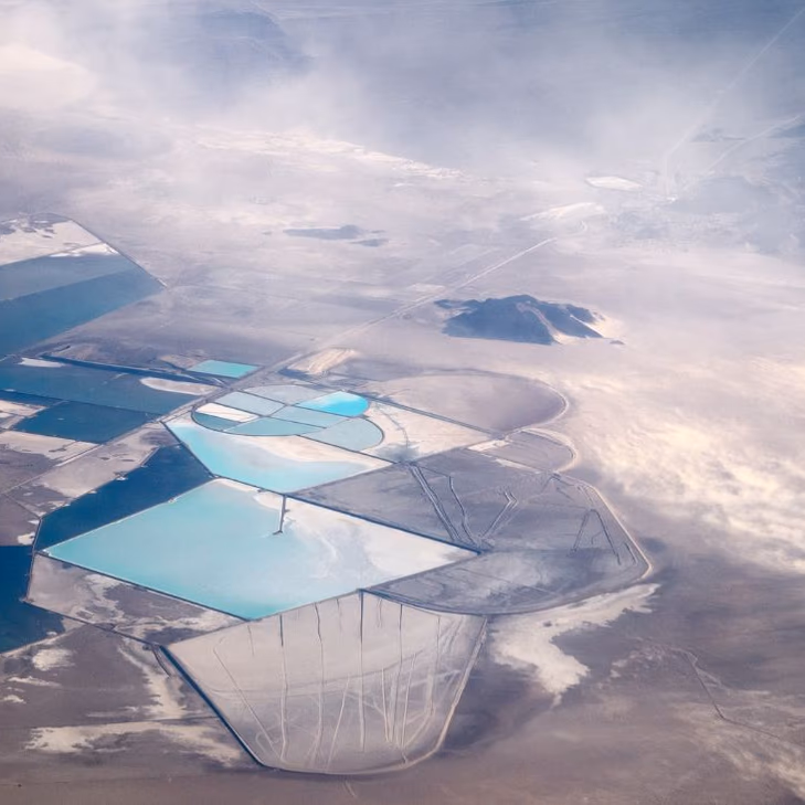 Gigante de la Minería de Litio SQM Ofrece USD $1 Mil Millones para Adquirir Azure Minerals en Australia