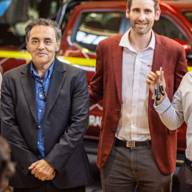 Grandleasing y Enaex lideran la revolución verde en minería con la primera flota de camionetas eléctricas 4×4 en Chile