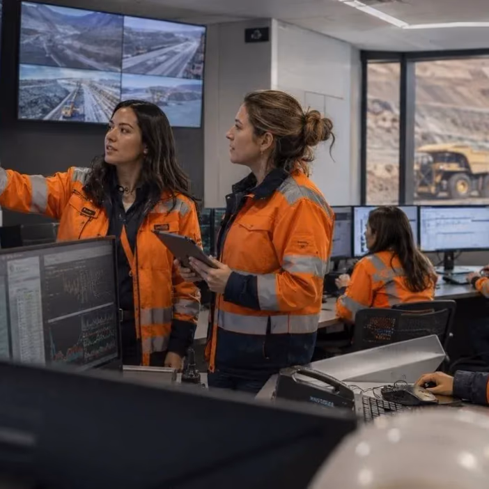 Mujeres alcanzan 24,1% de la dotación en la gran minería chilena y marcan un nuevo máximo