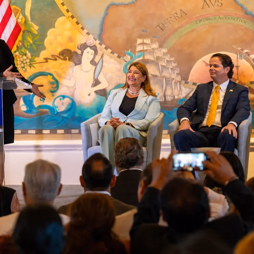 EE. UU. y Perú celebran 200 años de relaciones con moneda de cobre conmemorativa