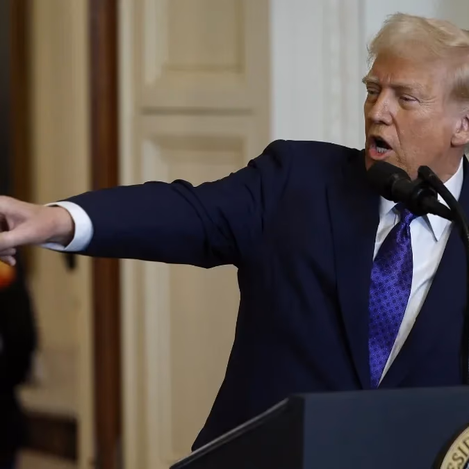 Trump amenaza con dejar de comerciar con países que venden más a EE.UU. si la Fed no baja las tasas