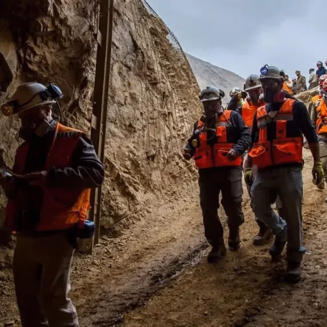 Turnos 7x7 en minería: revisa vacantes con sueldos de hasta $4 millones