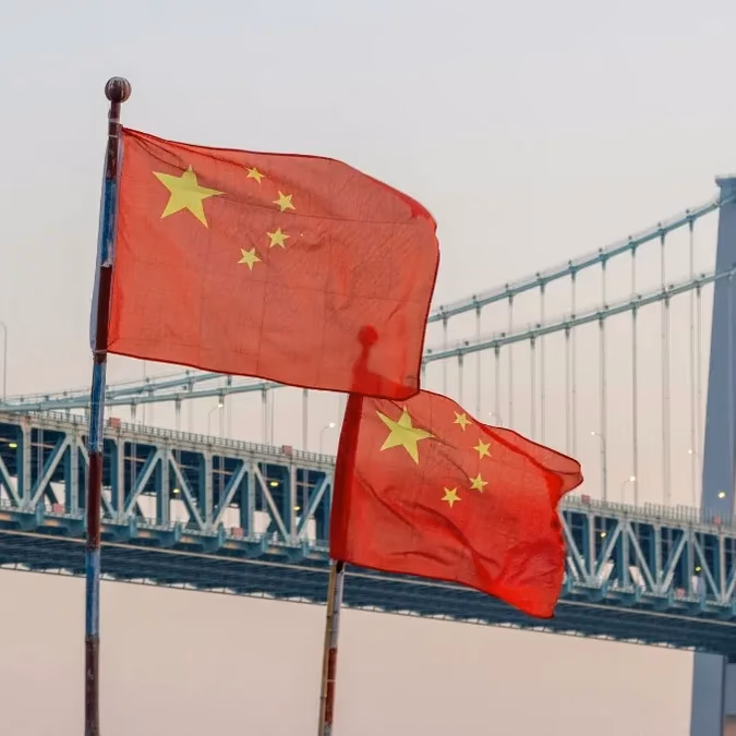 China rechaza llamados a frenar la IA mientras endurece sus propias advertencias sobre seguridad