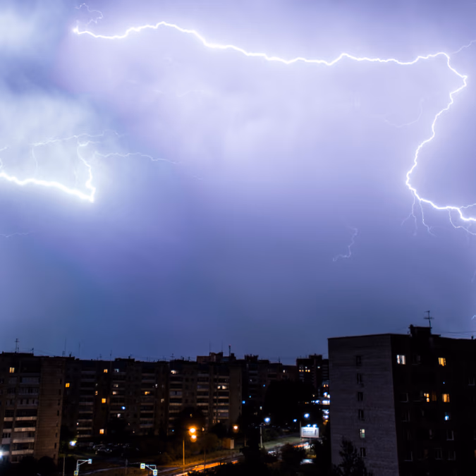 Meteorología prevé tormentas eléctricas y posibles granizos en sectores de cinco regiones