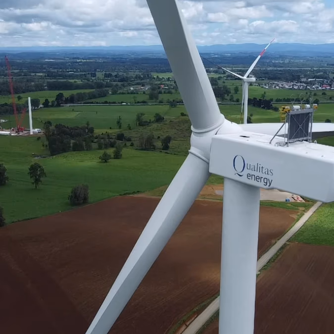 Qualitas Energy cierra financiamiento por US$286 millones para ocho activos renovables y baterías en Chile