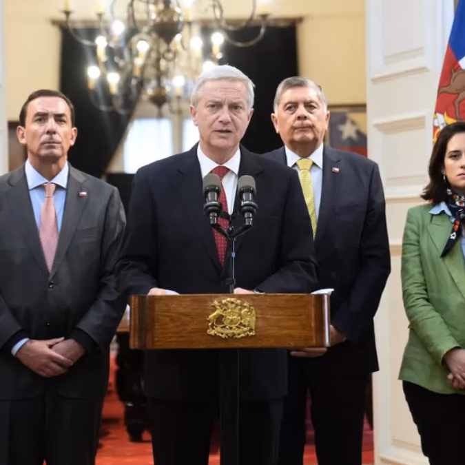 Kast lleva la polémica por rebajas de penas al sistema judicial mientras oposición apunta a Rabat
