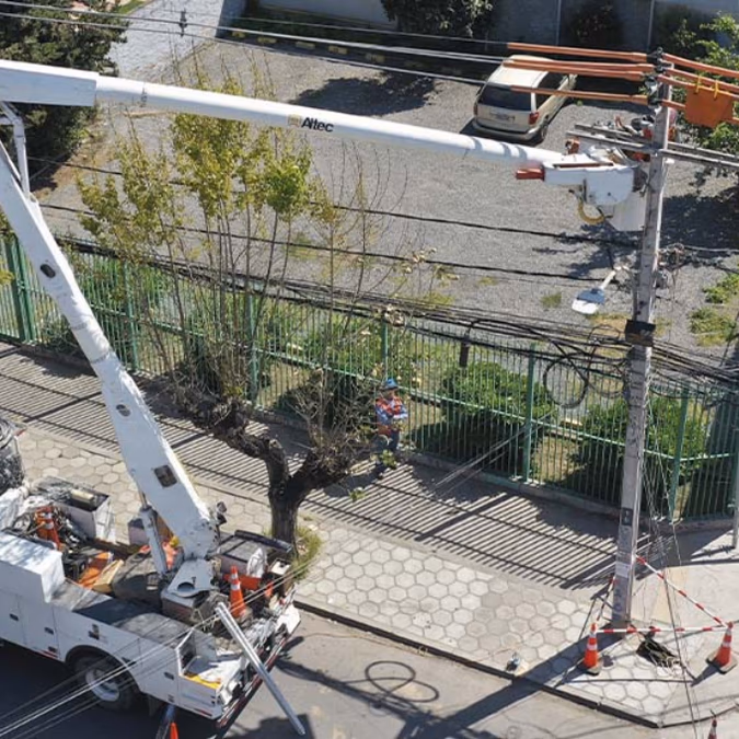 Enel usará drones para revisar 510 kilómetros de redes eléctricas antes del verano en Santiago