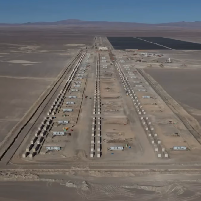Un megaproyecto de US$520 millones busca aprovechar el sol de Antofagasta incluso después del atardecer