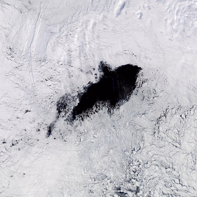 Científicos descubren qué abrió un enorme agujero del tamaño de Portugal en el hielo antártico