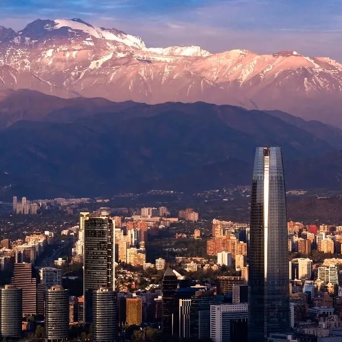 Inflación en Chile volvería sobre 4% en abril por bencinas y Brent a US$112: la señal que mira el Banco Central