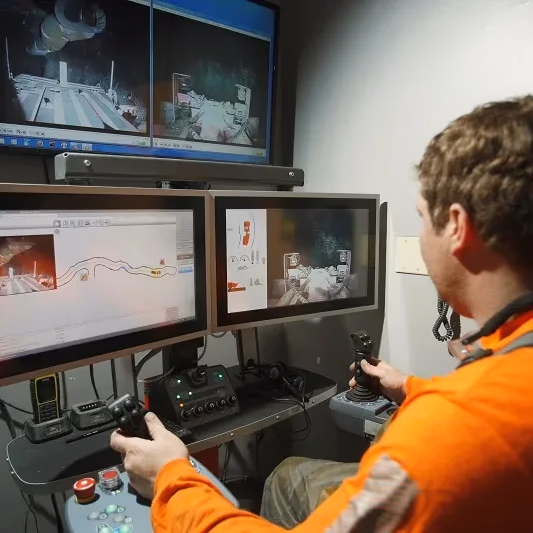 Innovación en robótica: empresas líderes en lanzaderas mineras con piloto automático