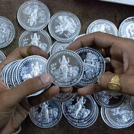 La demanda de inversión elevará las importaciones de plata de la India a un nivel récord