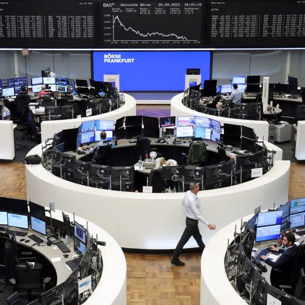 Las acciones caen, los bonos y el oro suben a medida que las amenazas de Rusia se suman al nerviosismo de la Fed