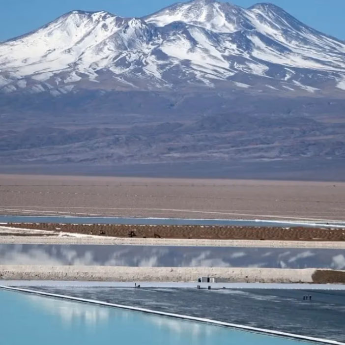 Litio en Atacama: aprueban plan de US$778 mil para reducir a la mitad la extracción de salmuera hacia 2028