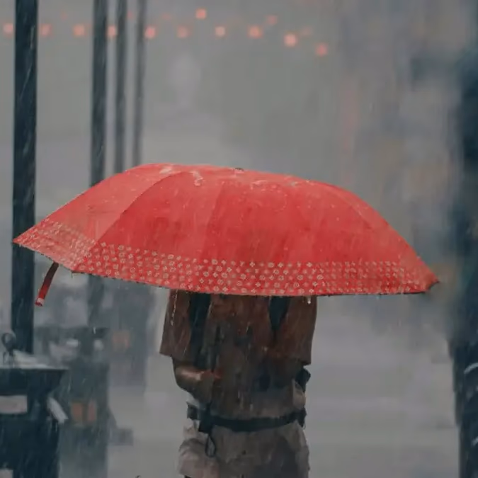 Lluvia en Santiago: los 3 días con precipitaciones y la jornada más intensa según el pronóstico